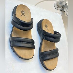 KURU CODA MUSE, Women’s Size 8, great condition, best Arch Support Sandals